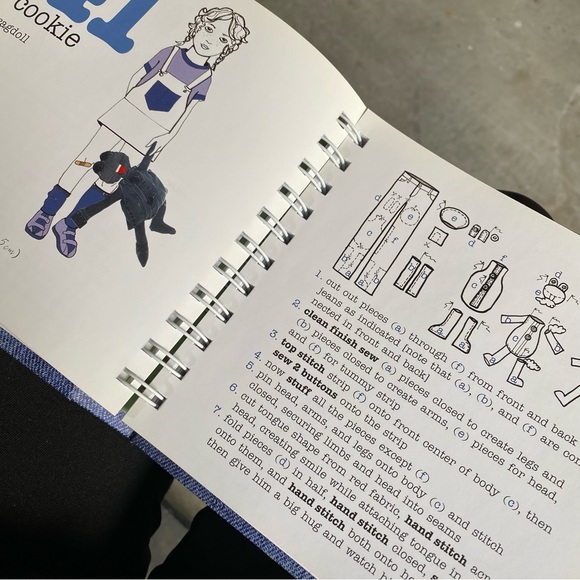 Book, 99 ways to cut & sew your denim. Craft your jeans into something new. - Picture 6 of 10